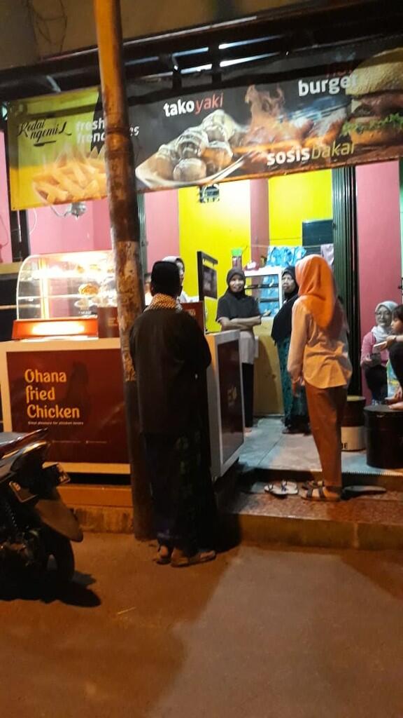 Dibutuhkan Penjaga Booth Ohana Fried chicken untuk kerjasama jualan