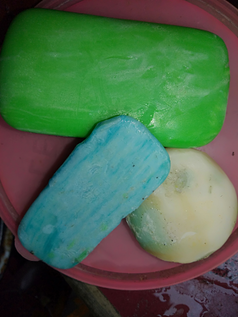 Luar Biasa! Hanya dengan Sisa Sabun Mandi dan Balsem Noda Tinta Hiang