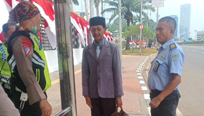 Meyakini Diri sebagai Presiden yang akan Dilantik, Kakek Ini Minta Kawalan Polisi
