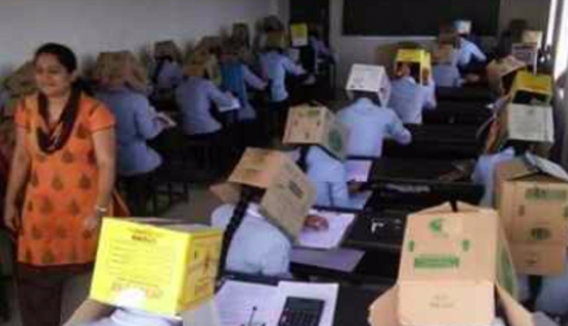 Sekolah Ini Wajibkan Siswa Pakai Kardus di Kepala