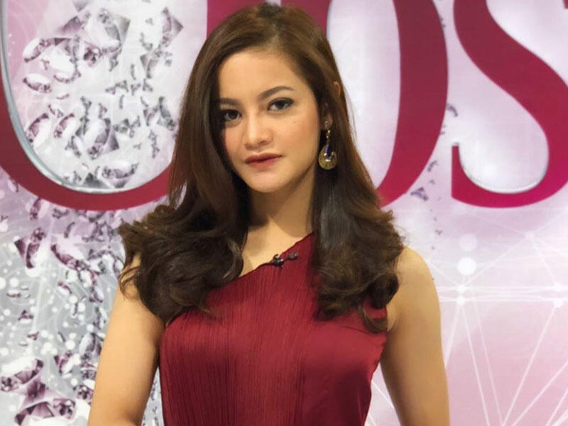 3 Presenter Seksi Indonesia, Ada yang Pusarnya Ditindik!