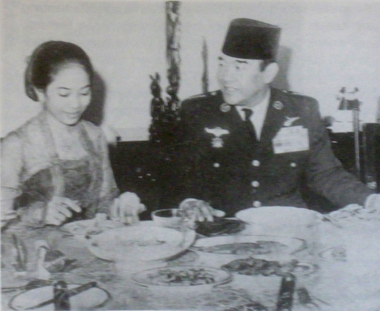 Sate Ayam, Kabar Gembira, Dan Juga Perayaan Soekarno Setelah Dilantik Jadi Presiden.