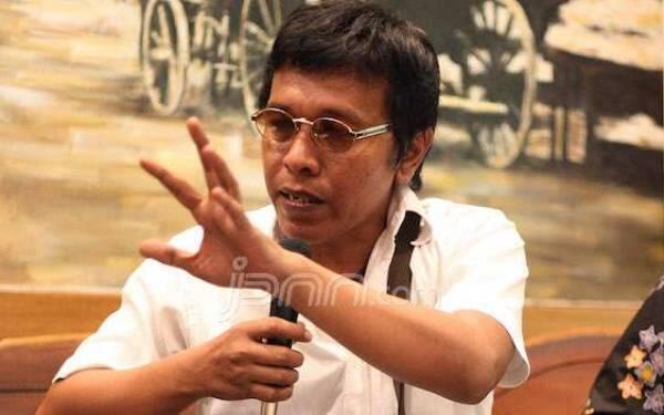 Adian Napitupulu: Saya Bukan Erick Thohir