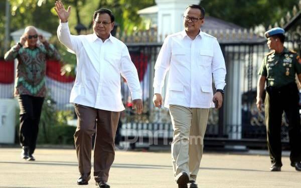 Iwan Fals Komentari Busana Prabowo Subianto