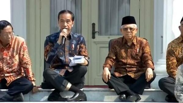 Posisi Duduk Jokowi Viral, Guru Yoga Saja Terheran-heran