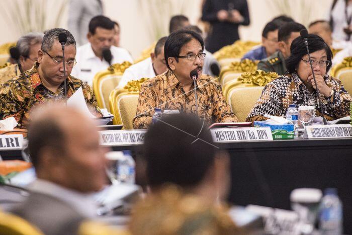 Orang Lama Kokoh di Hutan dan Tanah Kabinet Jokowi