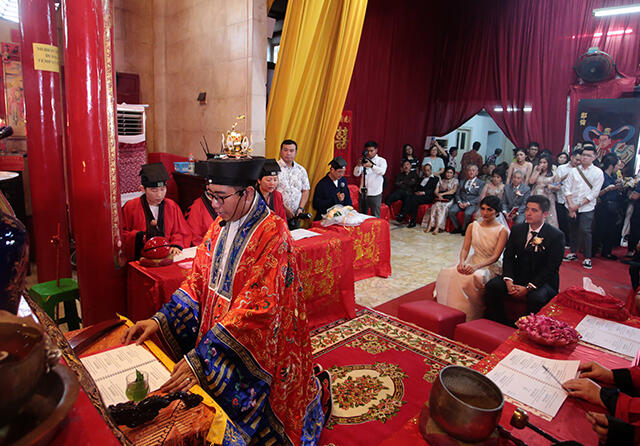 Melihat Pemberkatan Pernikahan Kali Pertama Sesuai Pakem Taoisme