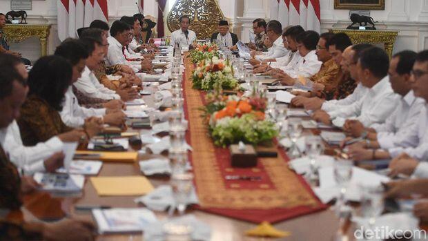 Menteri Lain Sudah Bermobil Dinas, Prabowo-Nadiem Masih Naik Mobil Pribadi