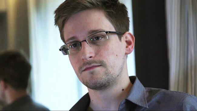 Edward Snowden Berbicara Soal Alien, Pendaratan Di Bulan Dan Teori Konspirasi