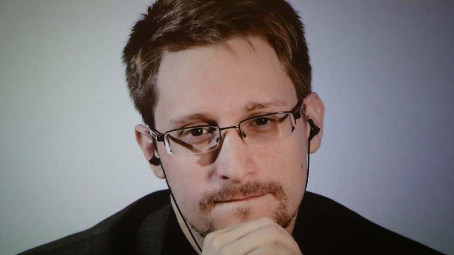Edward Snowden Berbicara Soal Alien, Pendaratan Di Bulan Dan Teori Konspirasi
