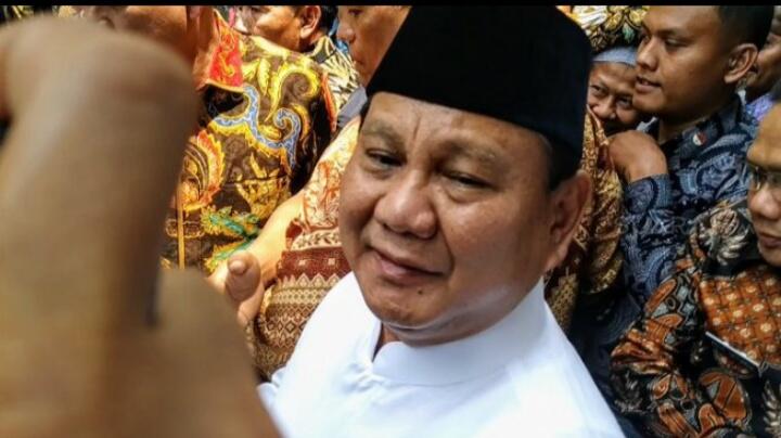 Prabowo Diteriaki Presiden Usai Melaksanakan Sholat Jum'at