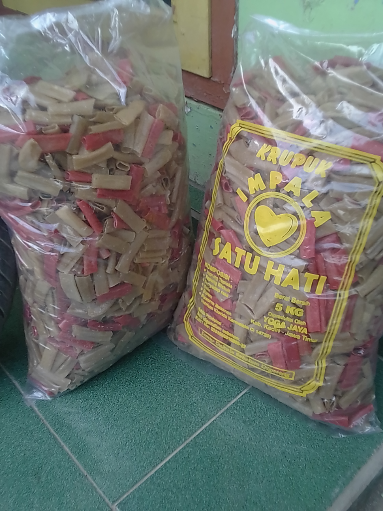 Pengusaha Krupuk Tangguh Itu Bapakku