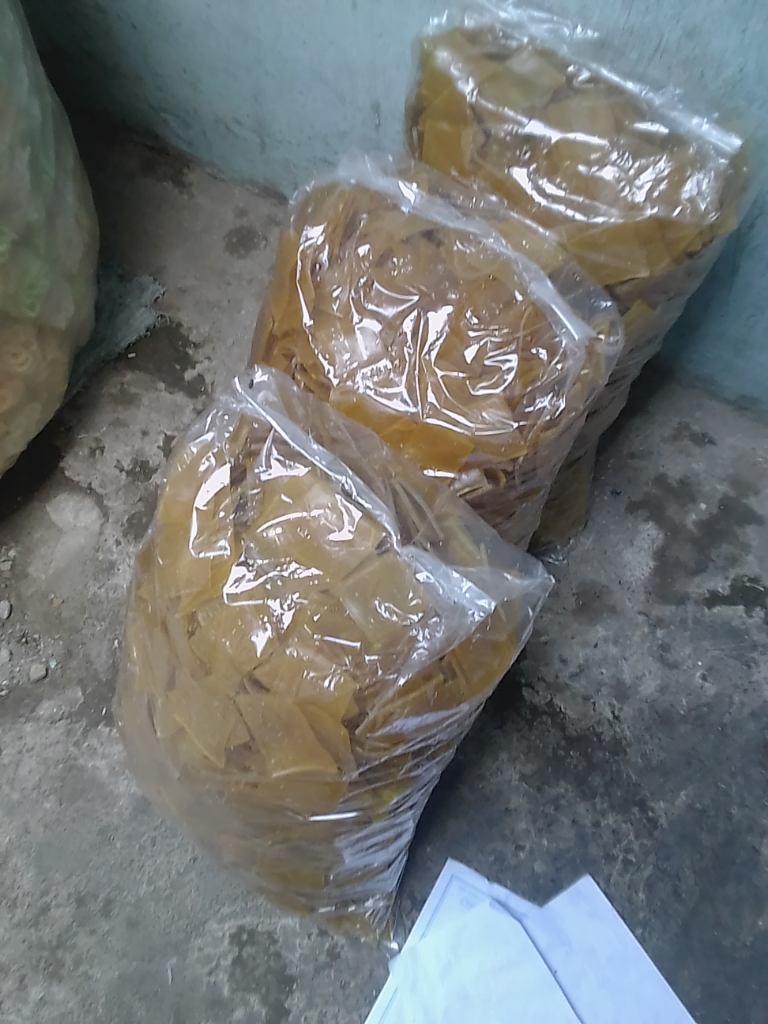 Pengusaha Krupuk Tangguh Itu Bapakku