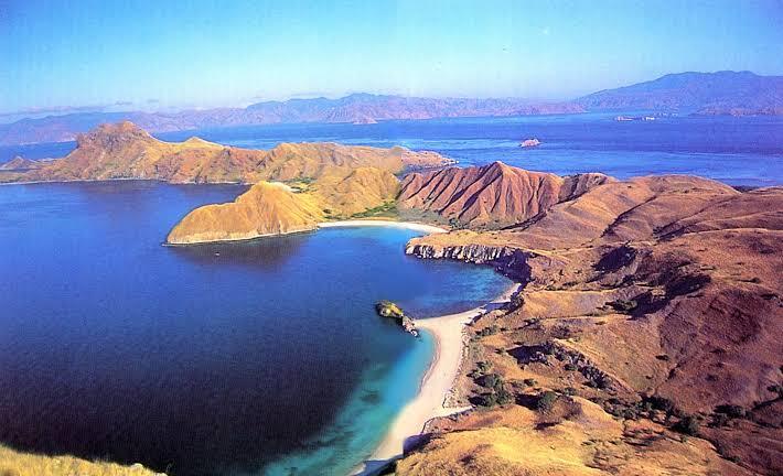 Keindahan Yang Dimiliki Oleh Pulau Komodo Kini Dihargai Tiket Harga Selangit