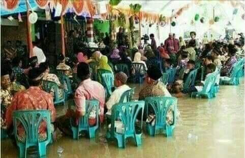 Antara Ngakak & Prihatin. Foto Pernikahan Ngenes Akibat Doa Mantan, Menurut Gansist?