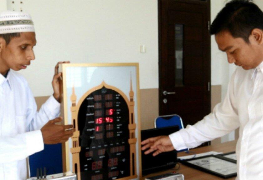 Canggih, Mahasiswa Aceh Ciptakan Alat Pemutus Sinyal HP di Masjid