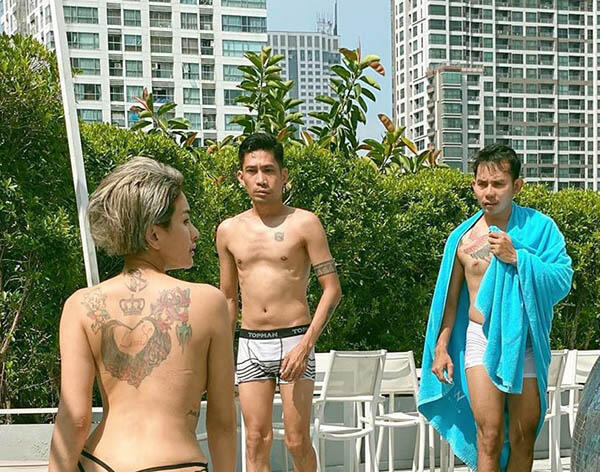 Cuma Pakai CD, Tanpa BH, Nikita Mirzani Umbar Dada di Depan Pria