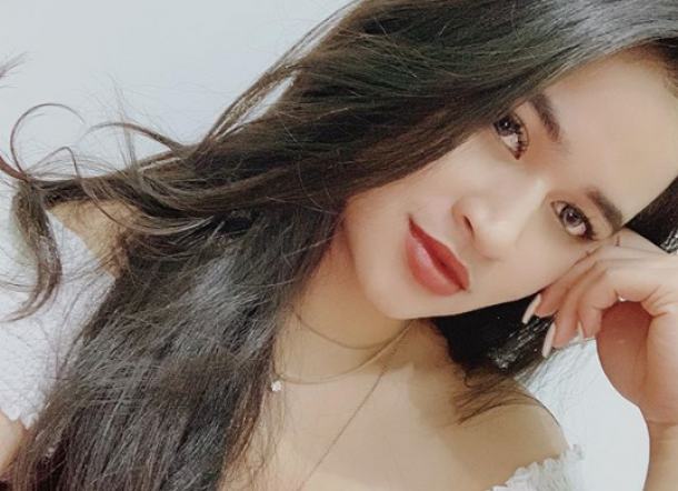Intip Pose Hot Putri Amelia