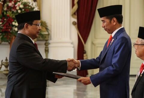 Benarkah Jokowi Memberikan Setengah Kekuasaannya kepada Prabowo?