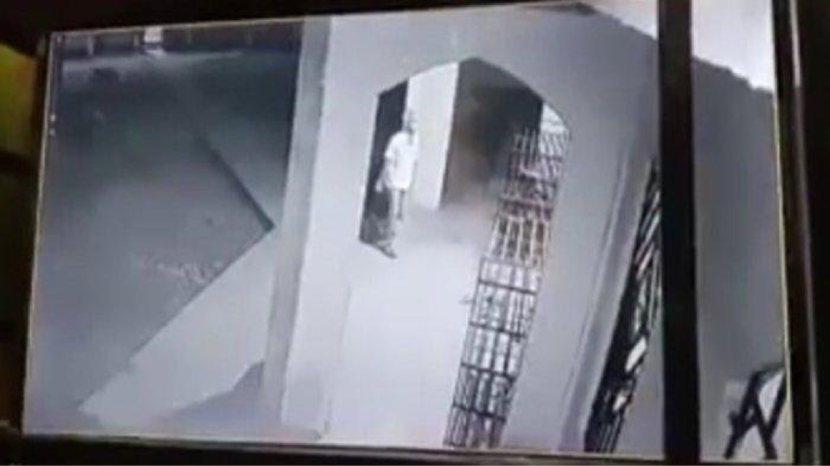 Inilah Wajah Pelaku Pelempar Kotoran ke Masjid Jami Gandus Palembang, Terekam CCTV