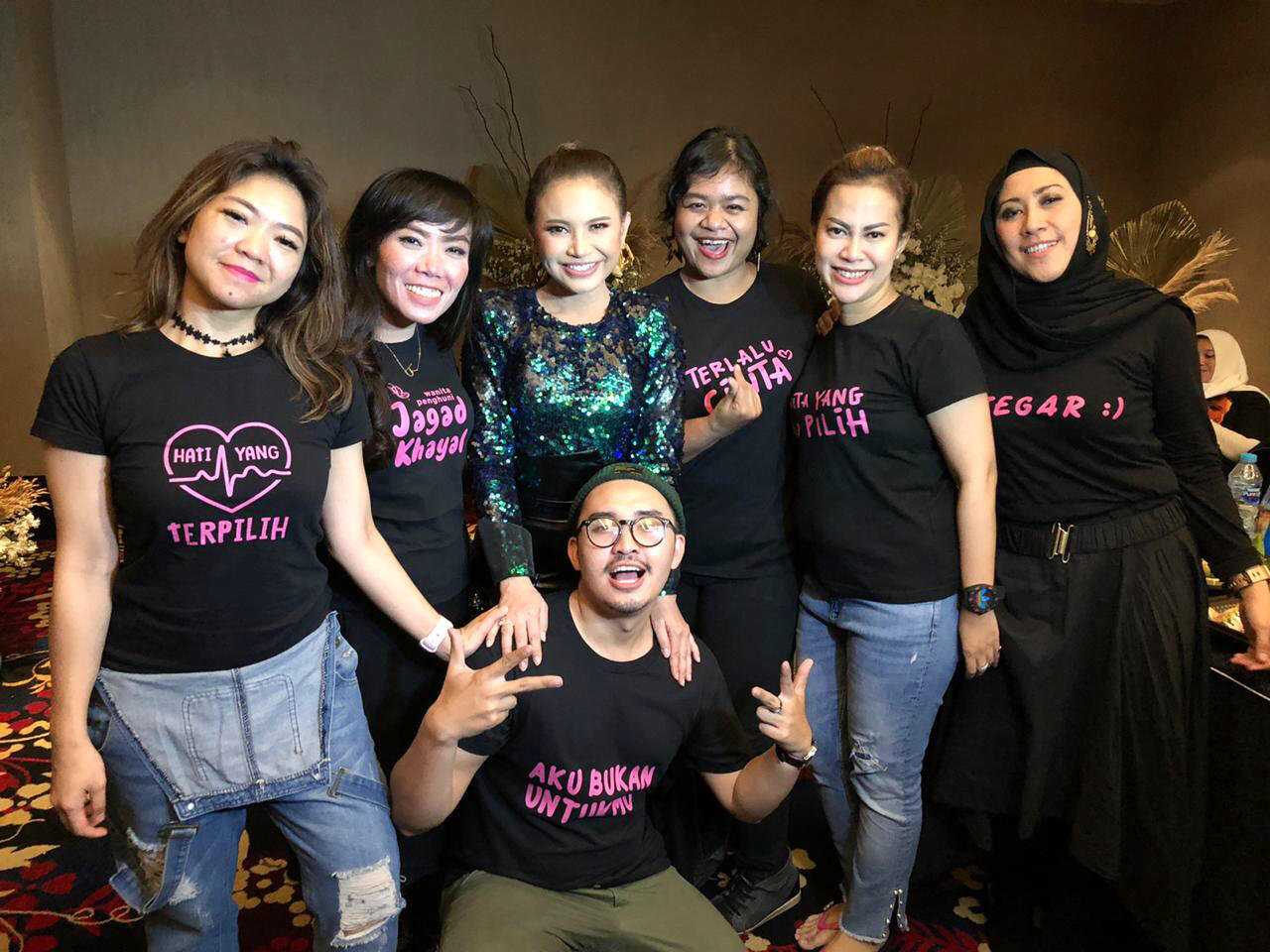 Pelajaran Berharga Konser Rossa Tegar 2.0 Bandung : Ngefans Tuh Harus All Out Gan!