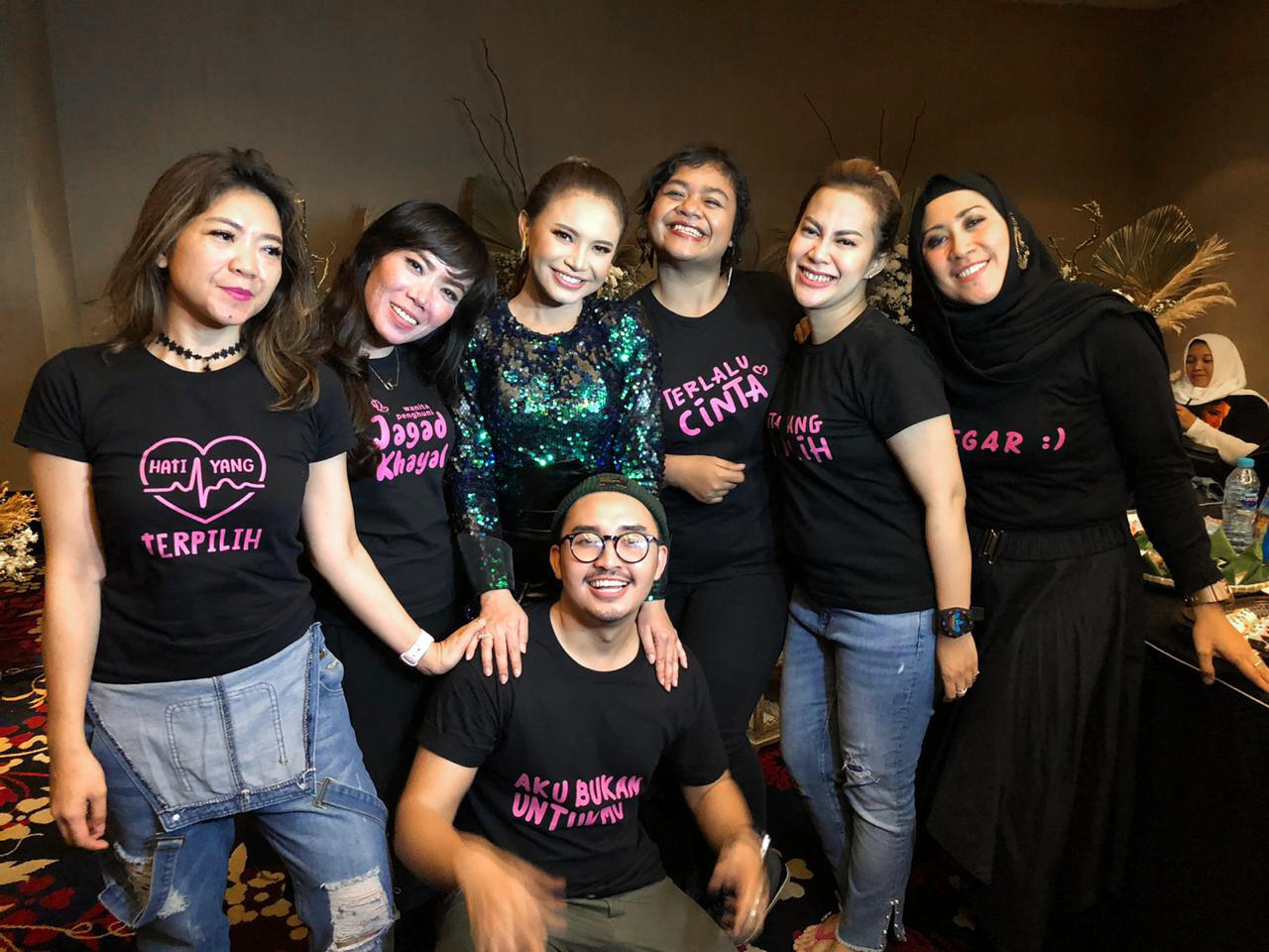 Pelajaran Berharga Konser Rossa Tegar 2.0 Bandung : Ngefans Tuh Harus All Out Gan!