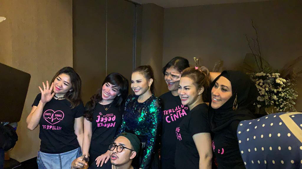 Pelajaran Berharga Konser Rossa Tegar 2.0 Bandung : Ngefans Tuh Harus All Out Gan!