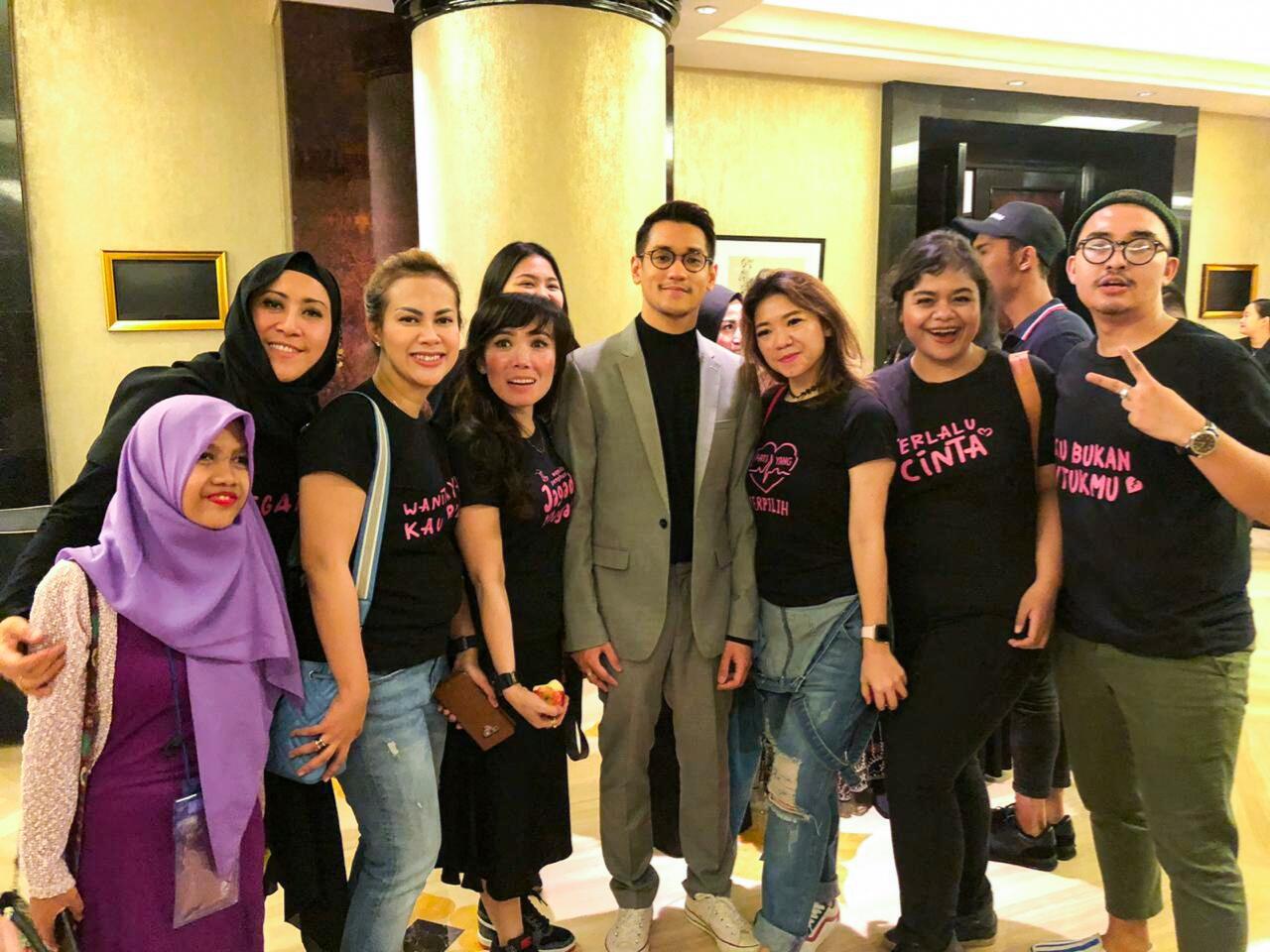 Pelajaran Berharga Konser Rossa Tegar 2.0 Bandung : Ngefans Tuh Harus All Out Gan!