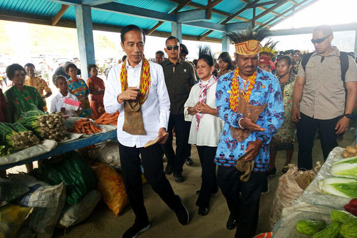 Blusukan perdana Jokowi di Papua Barat usai terpilih kembali