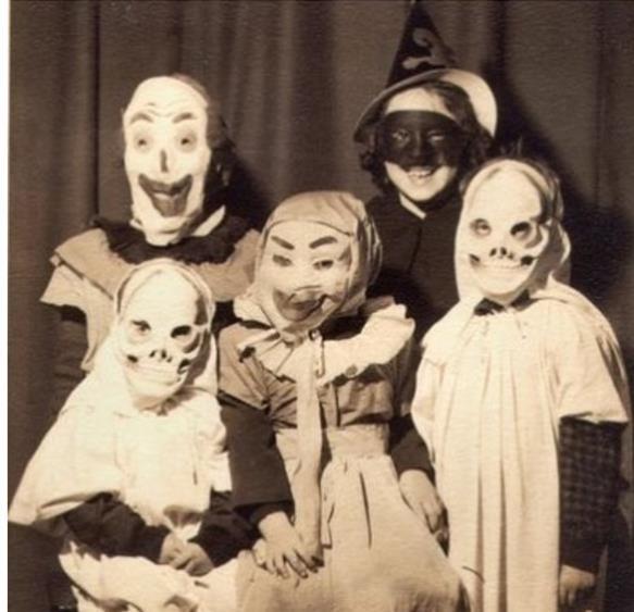 Asli Creepy! Begini Kostum Halloween Zaman Baheula