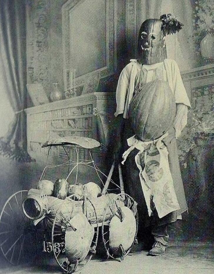 Asli Creepy! Begini Kostum Halloween Zaman Baheula