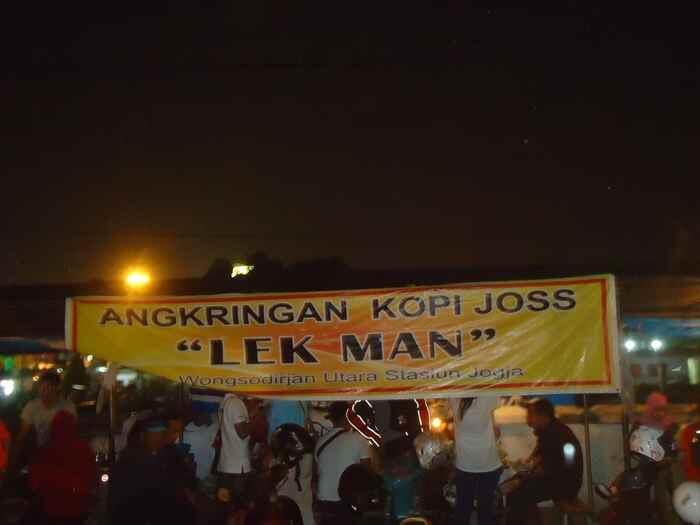 10 Angkringan di Jogja yang Enaknya Ngangenin