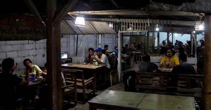 10 Angkringan di Jogja yang Enaknya Ngangenin
