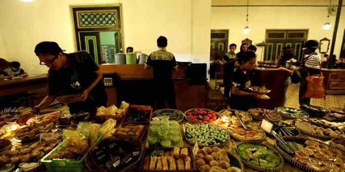 10 Angkringan di Jogja yang Enaknya Ngangenin
