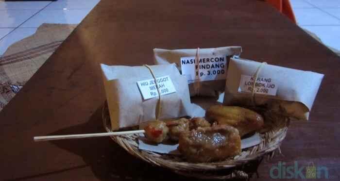 10 Angkringan di Jogja yang Enaknya Ngangenin