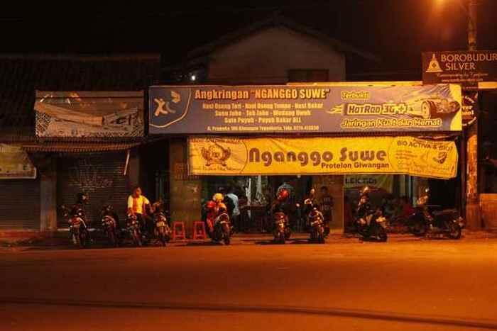 10 Angkringan di Jogja yang Enaknya Ngangenin