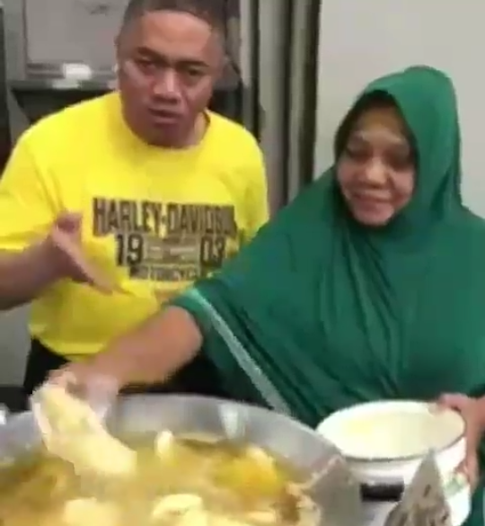 Viral Video Menggoreng Pisang dengan Tangan Kosong, Tanpa Spatula! Sulap atau Sihir?