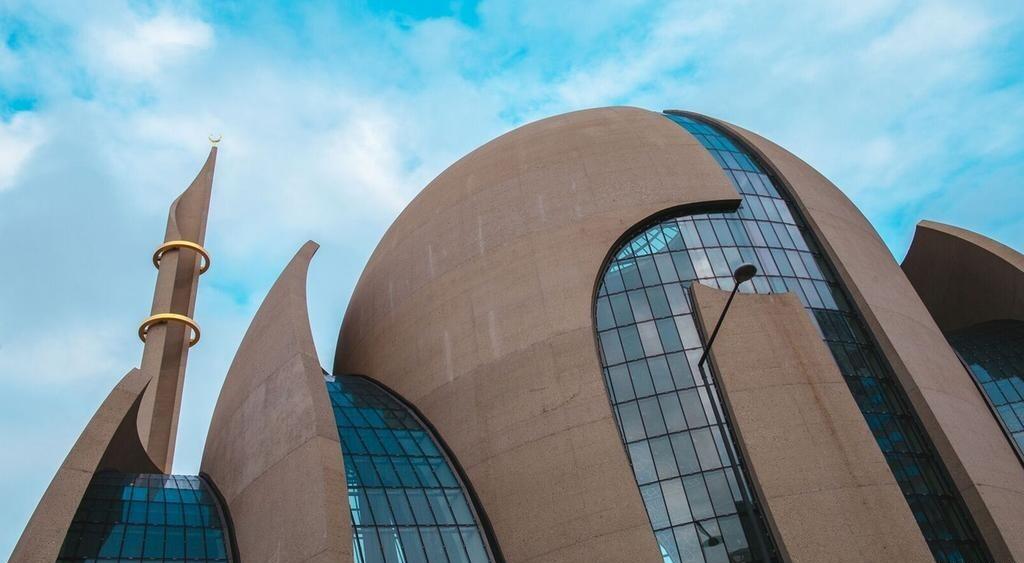 Indahnya Menikmati Shalat di Cologne Central Mosque, Jerman