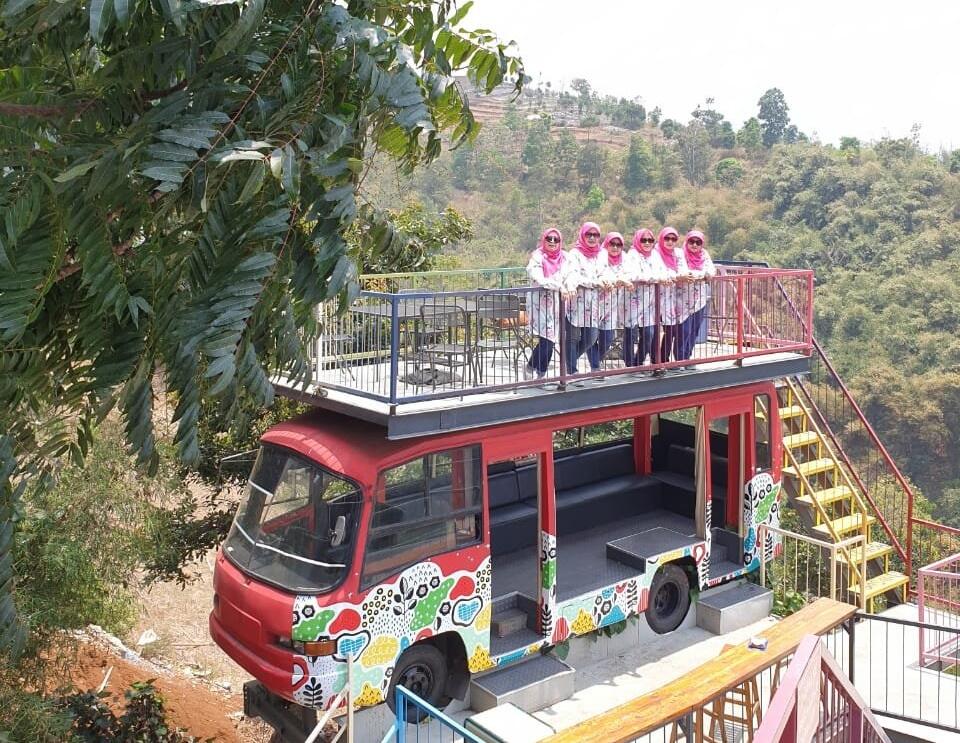 Potret Emak-Emak “Ahli Pose”, Muda-Mudi Kalah Gan