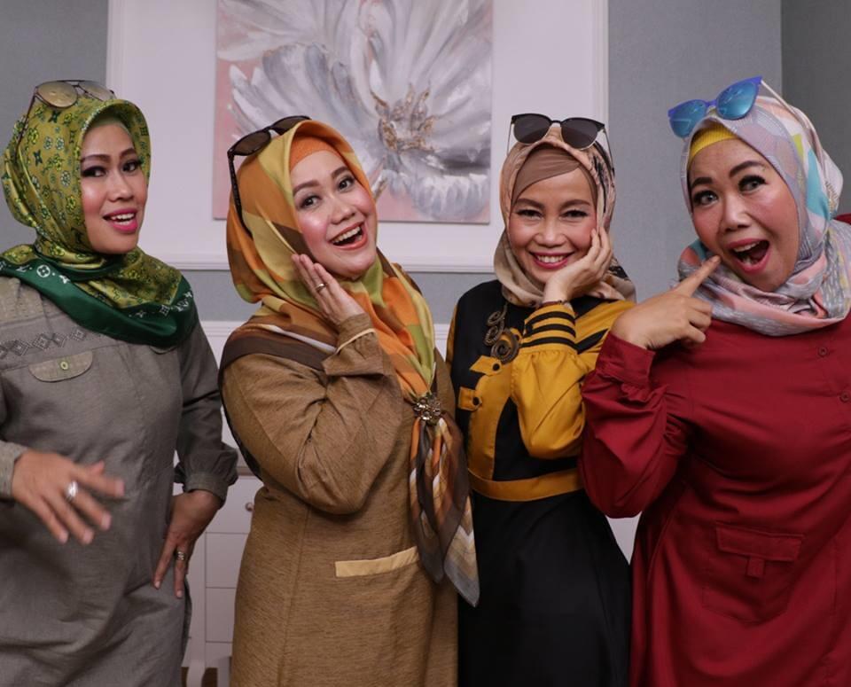 Potret Emak-Emak “Ahli Pose”, Muda-Mudi Kalah Gan