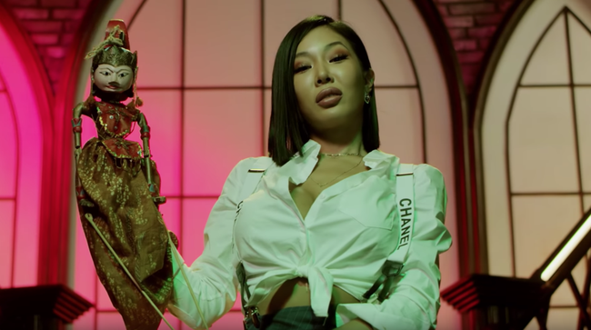 Rapper Korea Jessi Tampilkan Wayang dalam Video Musik 'Drip'