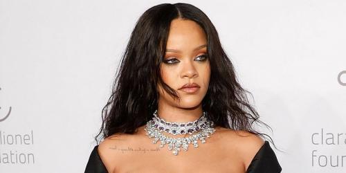 Gendong Bayi, Rihanna Ingin Punya Anak