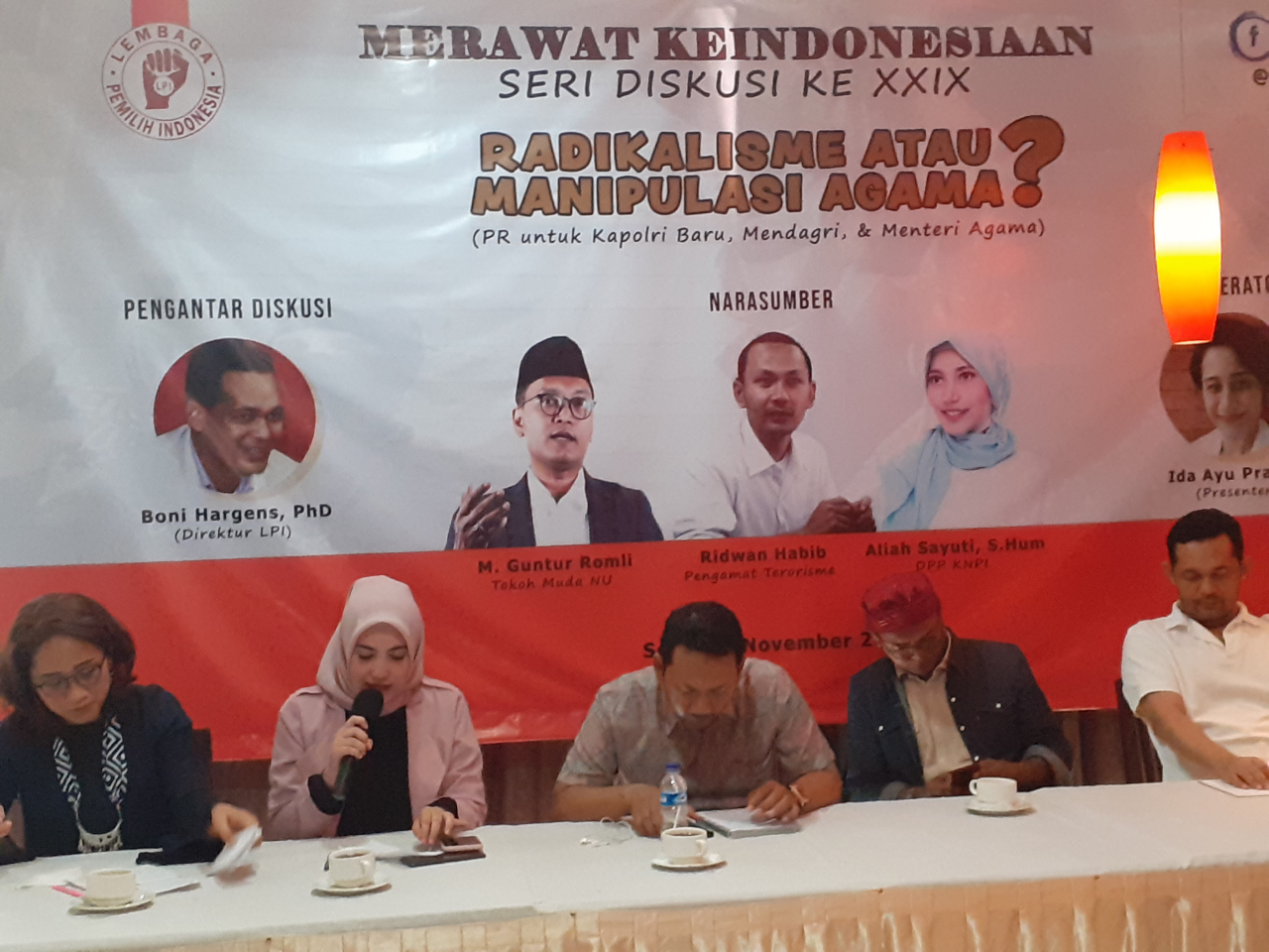 BONI HARGENS: BAGAIMANA ISTILAH RADIKALISME DIPERLUNAK MENJADI MANIPULATOR AGAMA