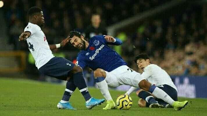 Andre Gomes Cedera, Para Pemain Everton Hampiri Ruang Ganti Tottenham Hotspur