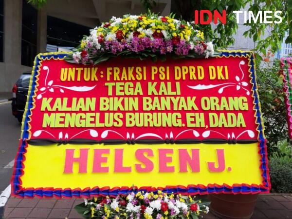 FOTO: Usai Ramai Lem Aibon, Karangan Bunga untuk PSI Penuhi DPRD DKI