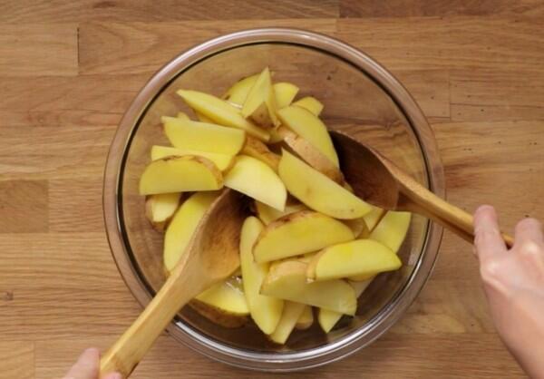 Resep Garlic Parmesan Potato Wedges ala Yummy, Camilan Penggoda Iman