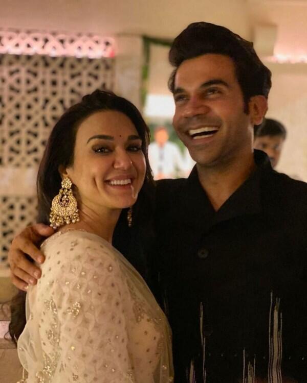 Bareng Kajol hingga Shah Rukh Khan, 10 Momen Seru Diwali Preity Zinta