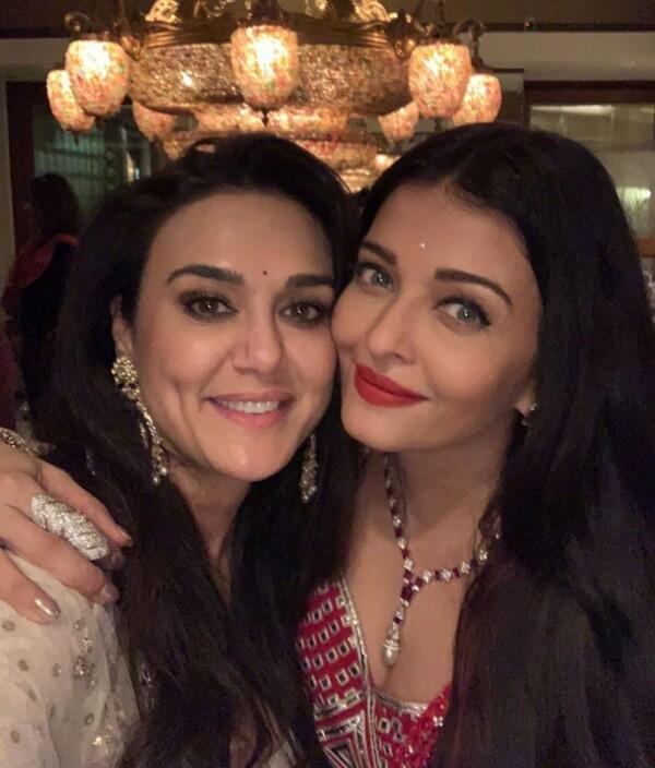 Bareng Kajol hingga Shah Rukh Khan, 10 Momen Seru Diwali Preity Zinta