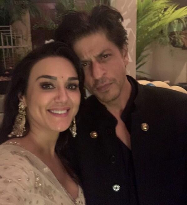 Bareng Kajol hingga Shah Rukh Khan, 10 Momen Seru Diwali Preity Zinta