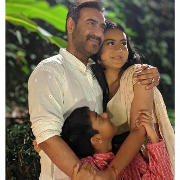 Penuh Cinta, 10 Momen Bahagia Perayaan Diwali Kajol - Ajay Devgn